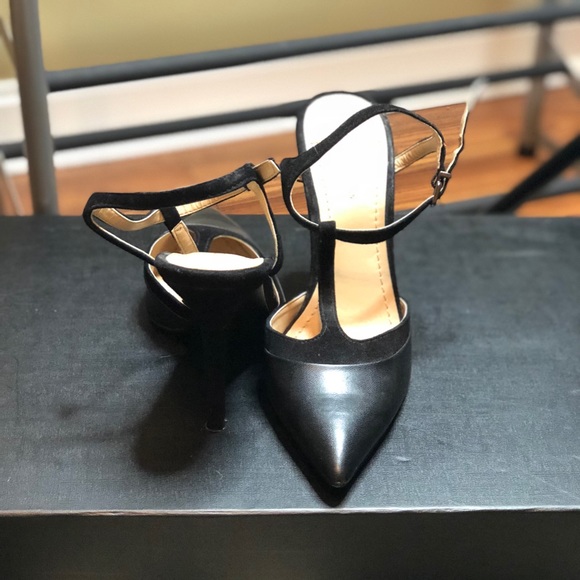 BCBG Scandal Heels - Picture 2 of 3